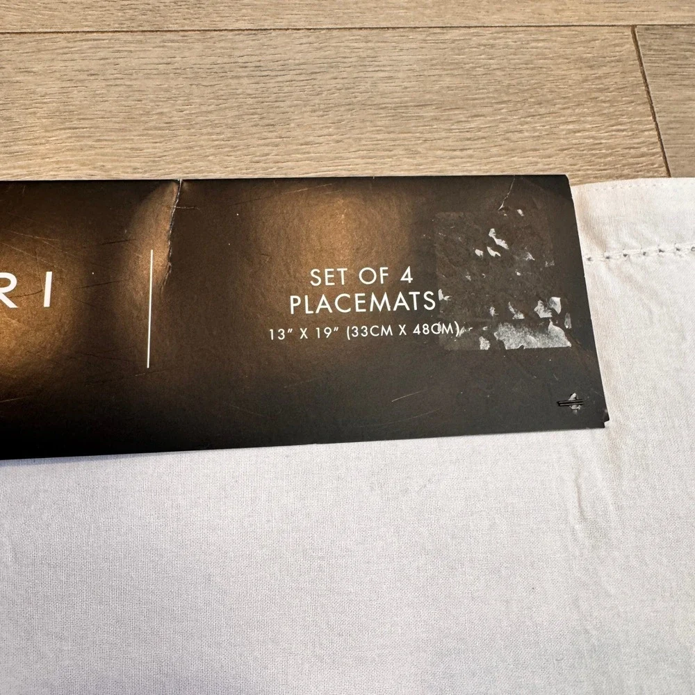 Tahari Home Set of 4 Placemats Light Gray Metallic Dining Table Decor 13 x 19 in